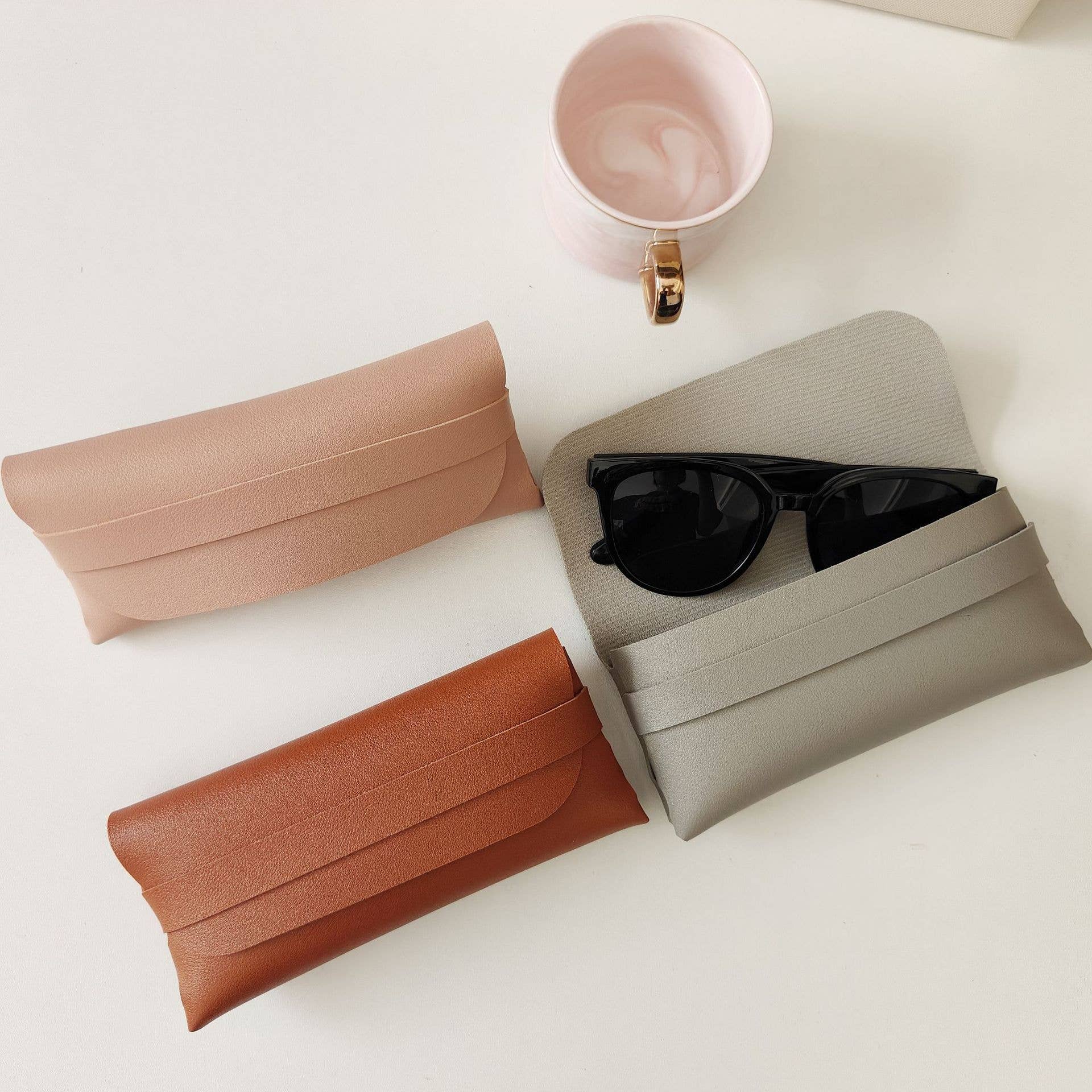 *New! VeRse Shade Covers Strapped Leather Case: Jet Black