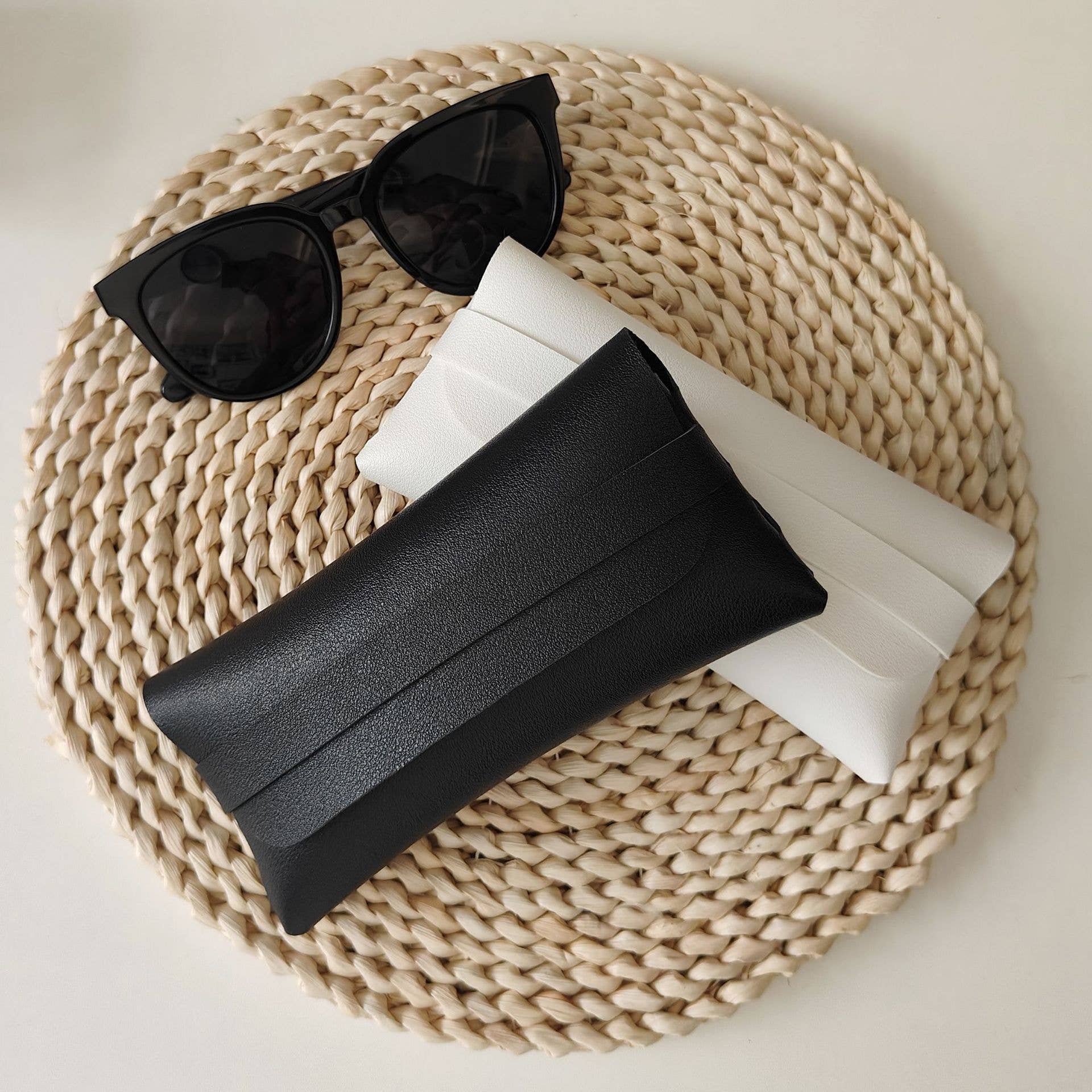 *New! VeRse Shade Covers Strapped Leather Case: Jet Black