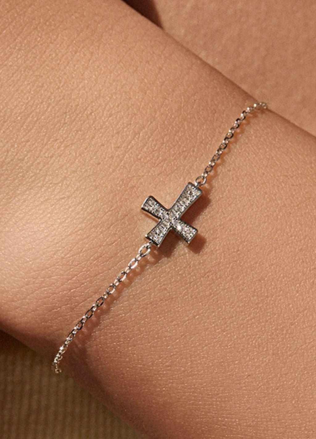 *BijoU iCarbide GRA Moissanite Bracelet Cross