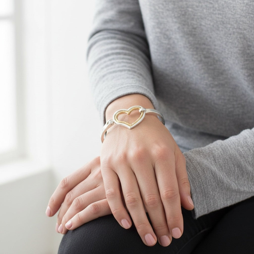 Bijou Bangle Brass Hammered Heart - Love Story