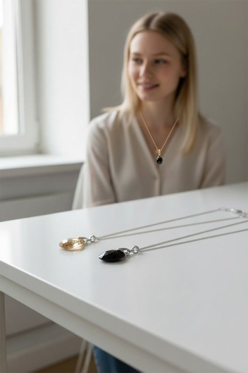 *ARRIVALS* BIJOU SWAROVSKI CRYSTAL CUT NECKLACE