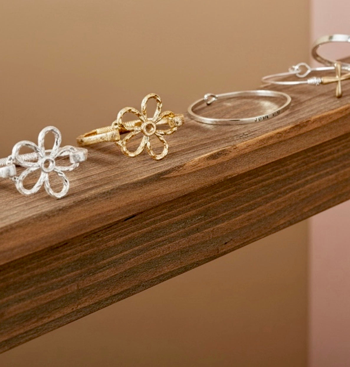 Bijou Bangle Clover Hammered Metal Flower Hook