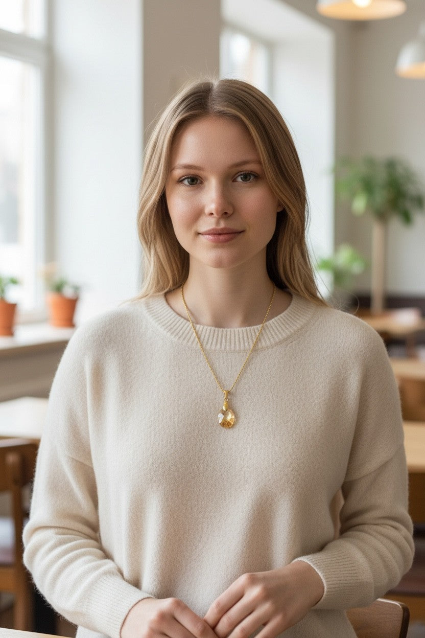*ARRIVALS* BIJOU SWAROVSKI CRYSTAL CUT NECKLACE